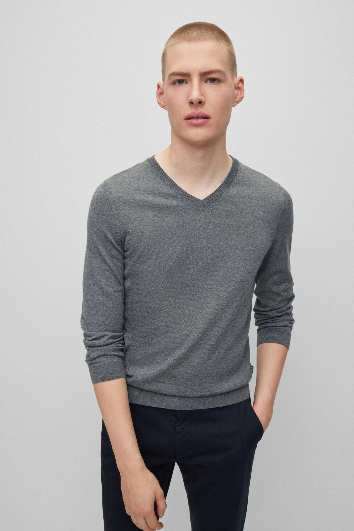 Strickpullover mit V-Ausschnitt - 030-Medium Grey - Grau