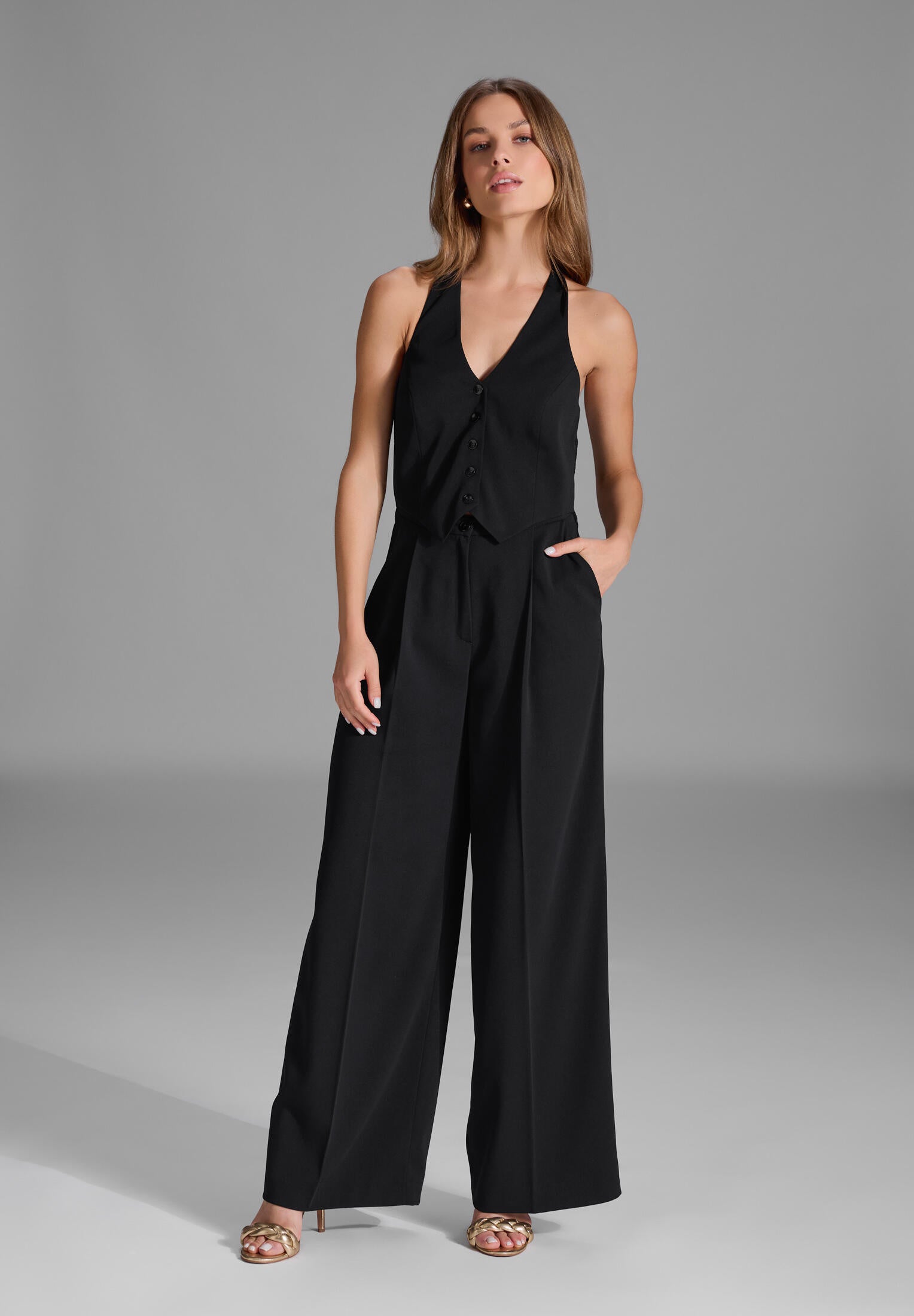 Jumpsuit mit Neckholder - 100 - Schwarz