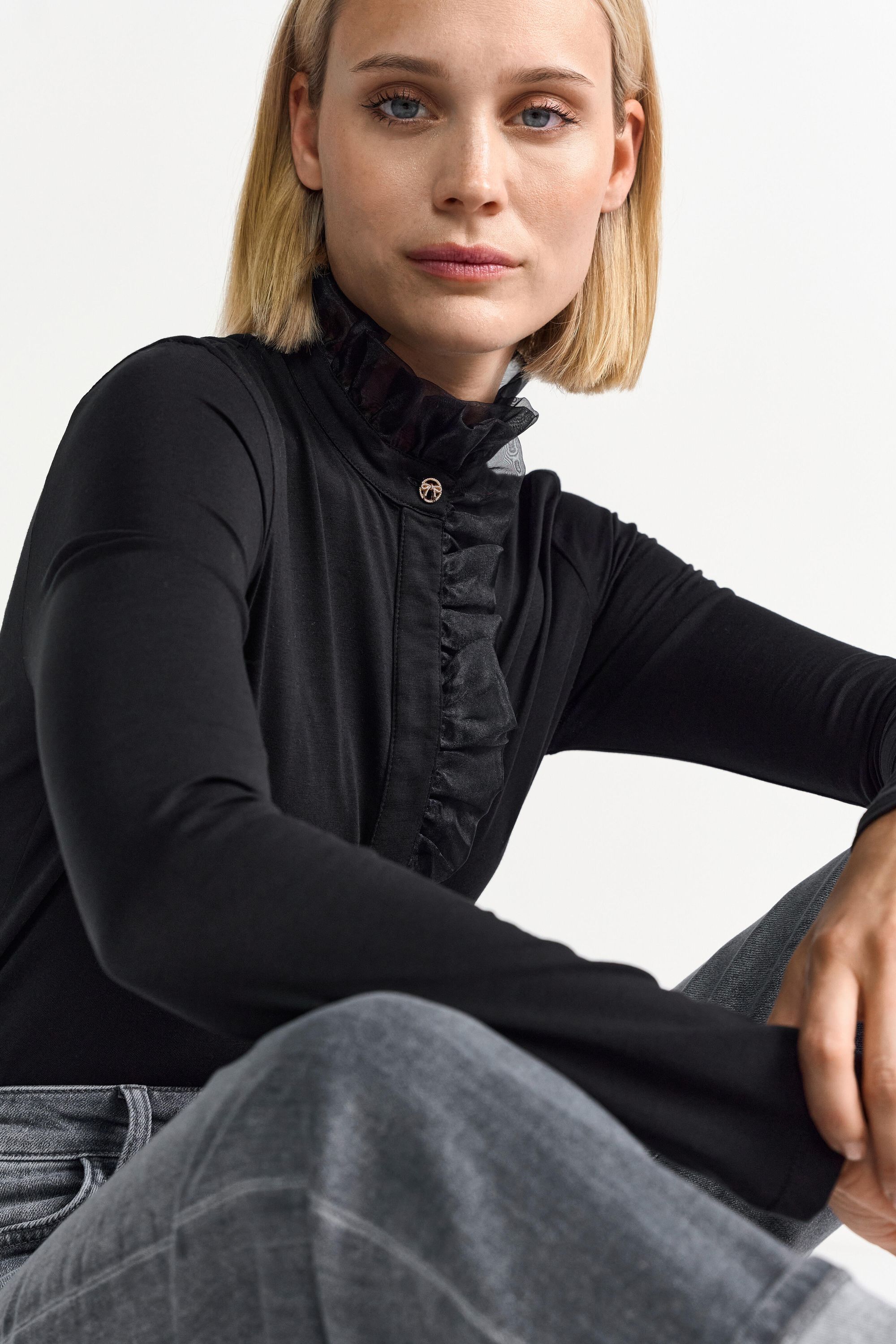 Langarmshirt mit Rüschenkragen - 890-black - Schwarz