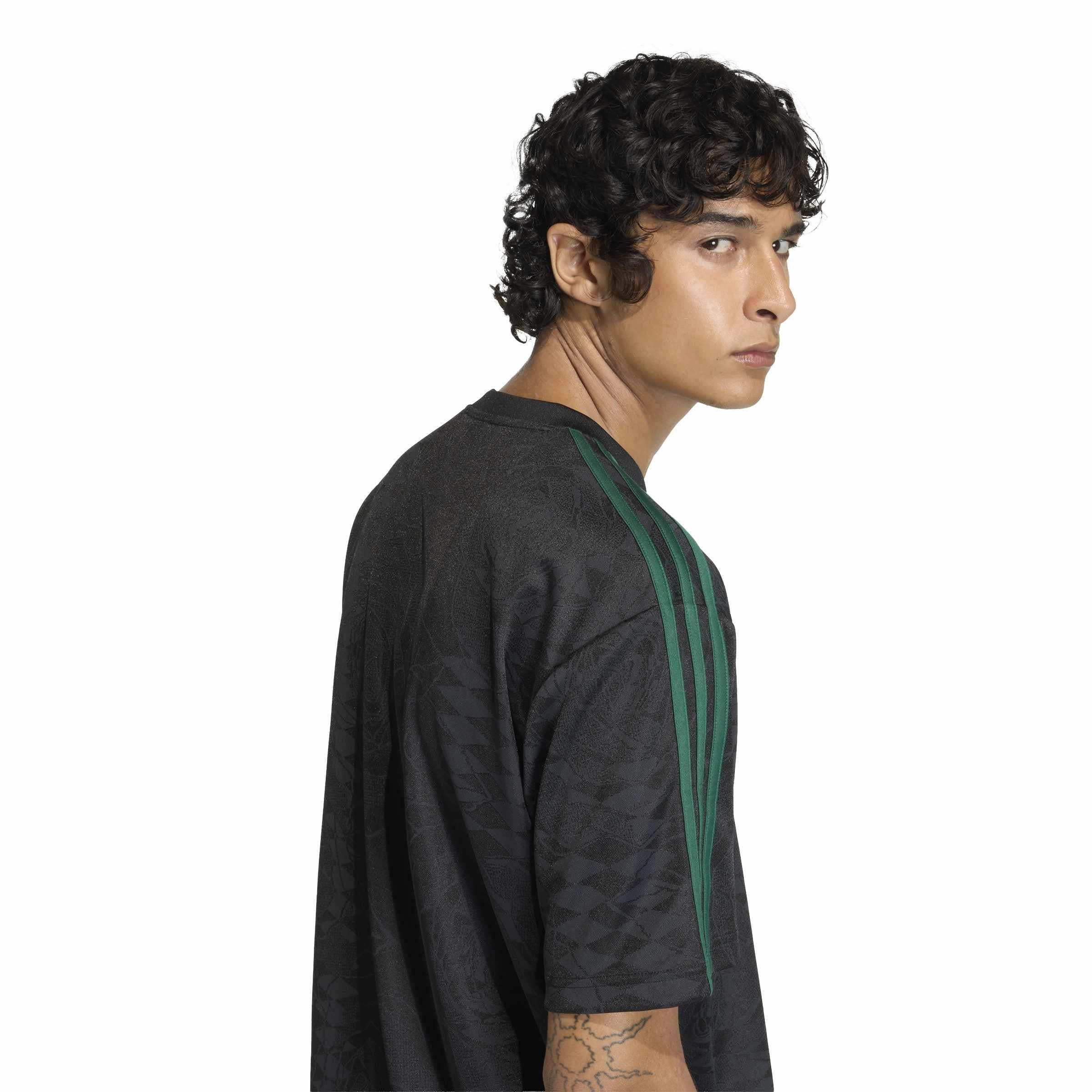 Jersey Regular Fit Floral Muster - BLACK/CGREEN - Schwarz