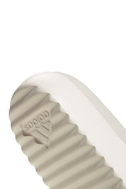 Badeschlappen ADILETTEN PLATEAU - CWHITE/CWHITE/ORBGRY - Beige