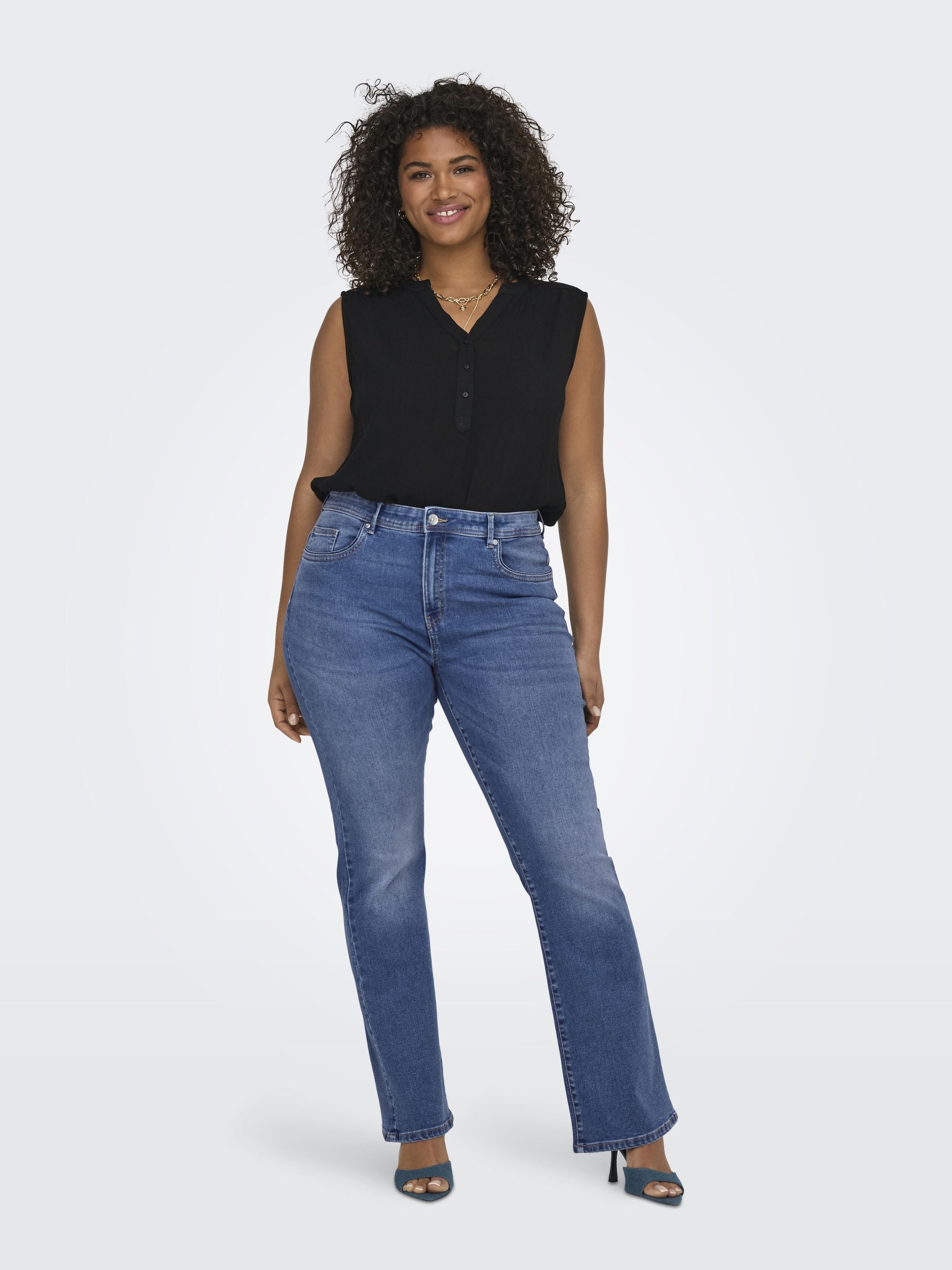 Jeans SALLY Flared Fit - Medium Blue Denim - Blau