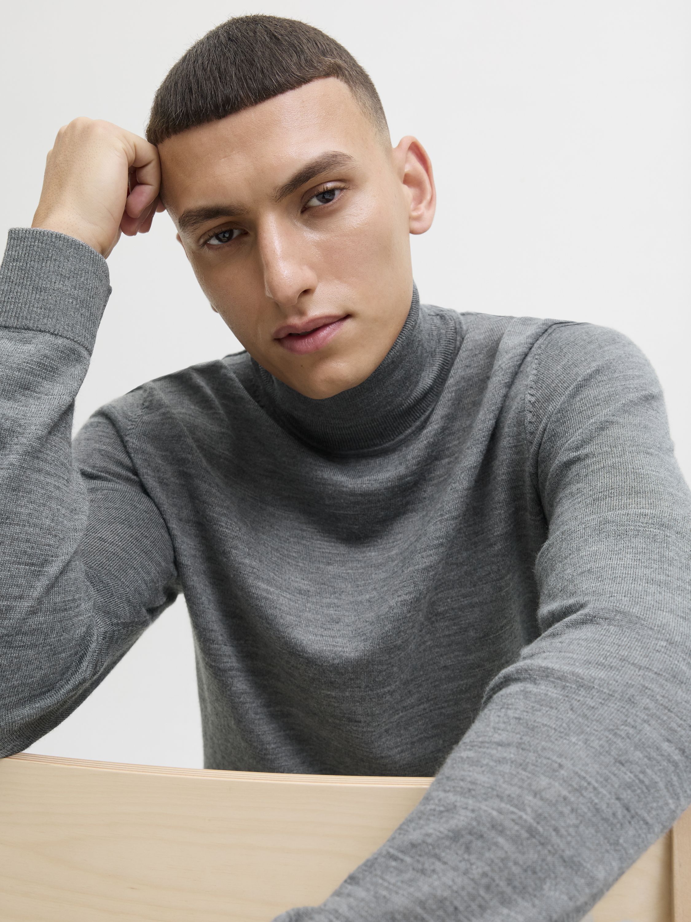 Feinstrickpullover aus Merinowolle - Medium Grey Melange - Grau