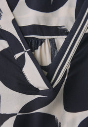 Bluse gemustert aus Viskose - 27502-shadowed navy - Blau