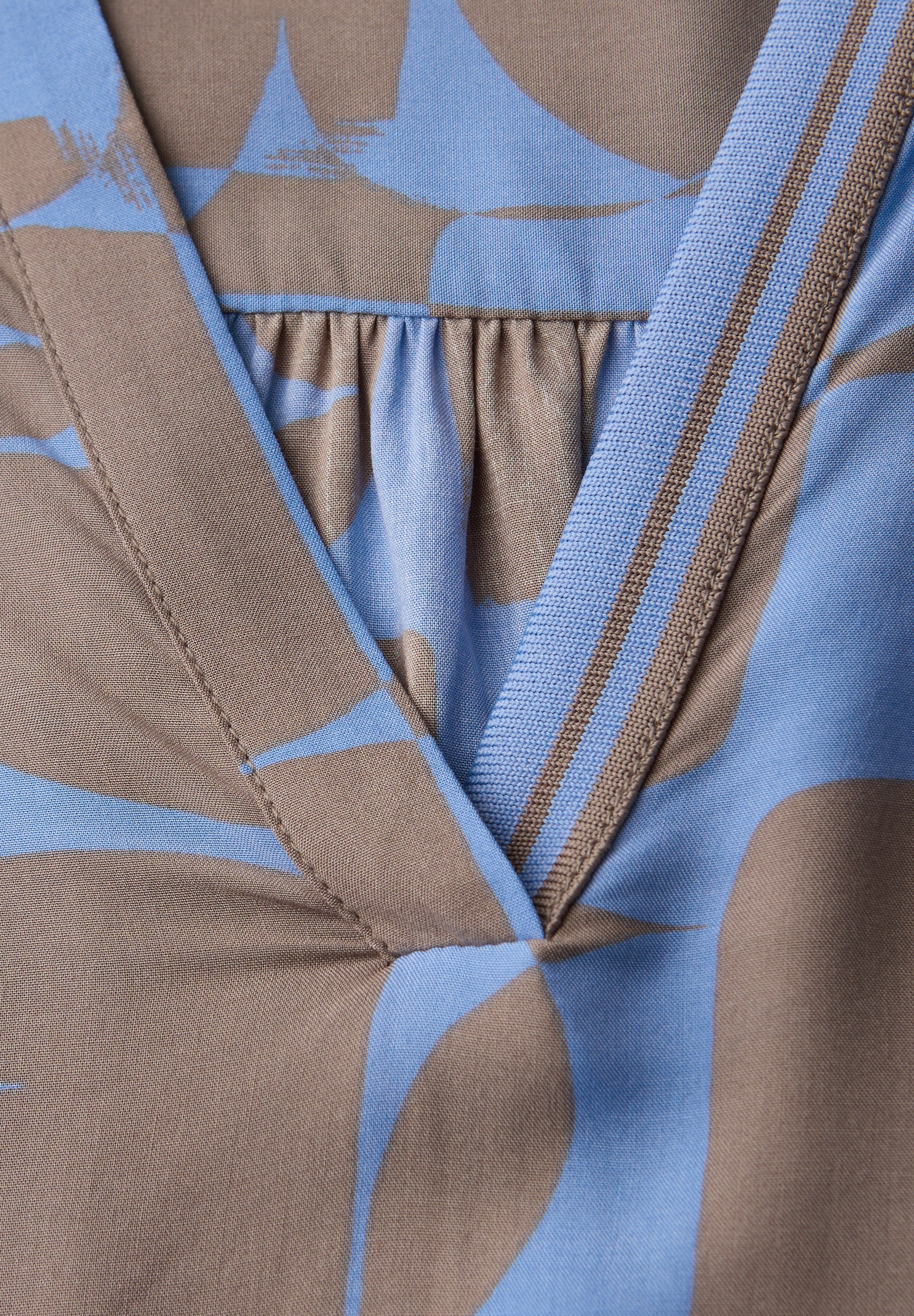 Bluse gemustert aus Viskose - 27453-bonnet blue - Blau