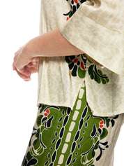 Bluse mit Leo-Hibiskus-Print - 112 - Creme