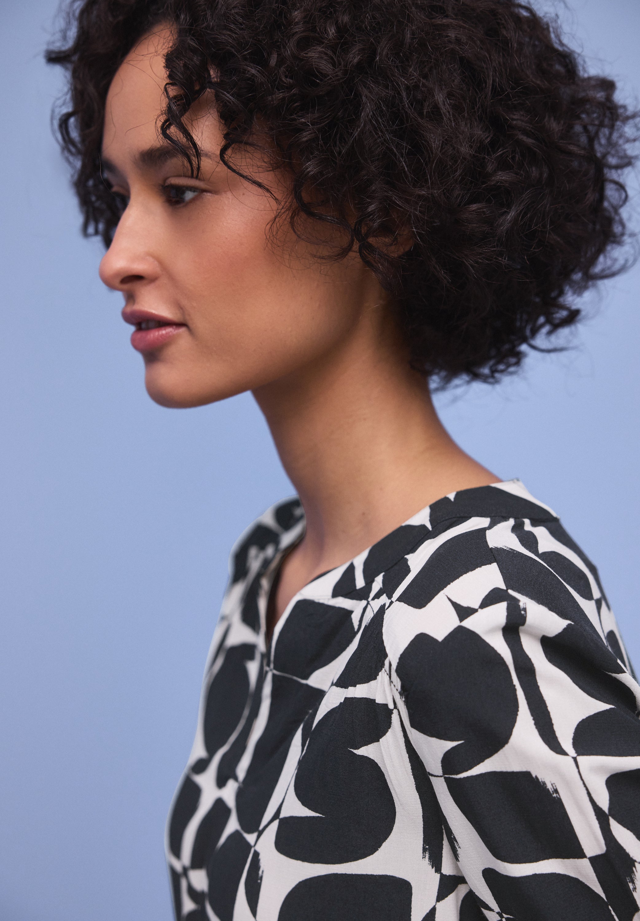 Bluse aus Viskose - 27502-shadowed navy - Blau