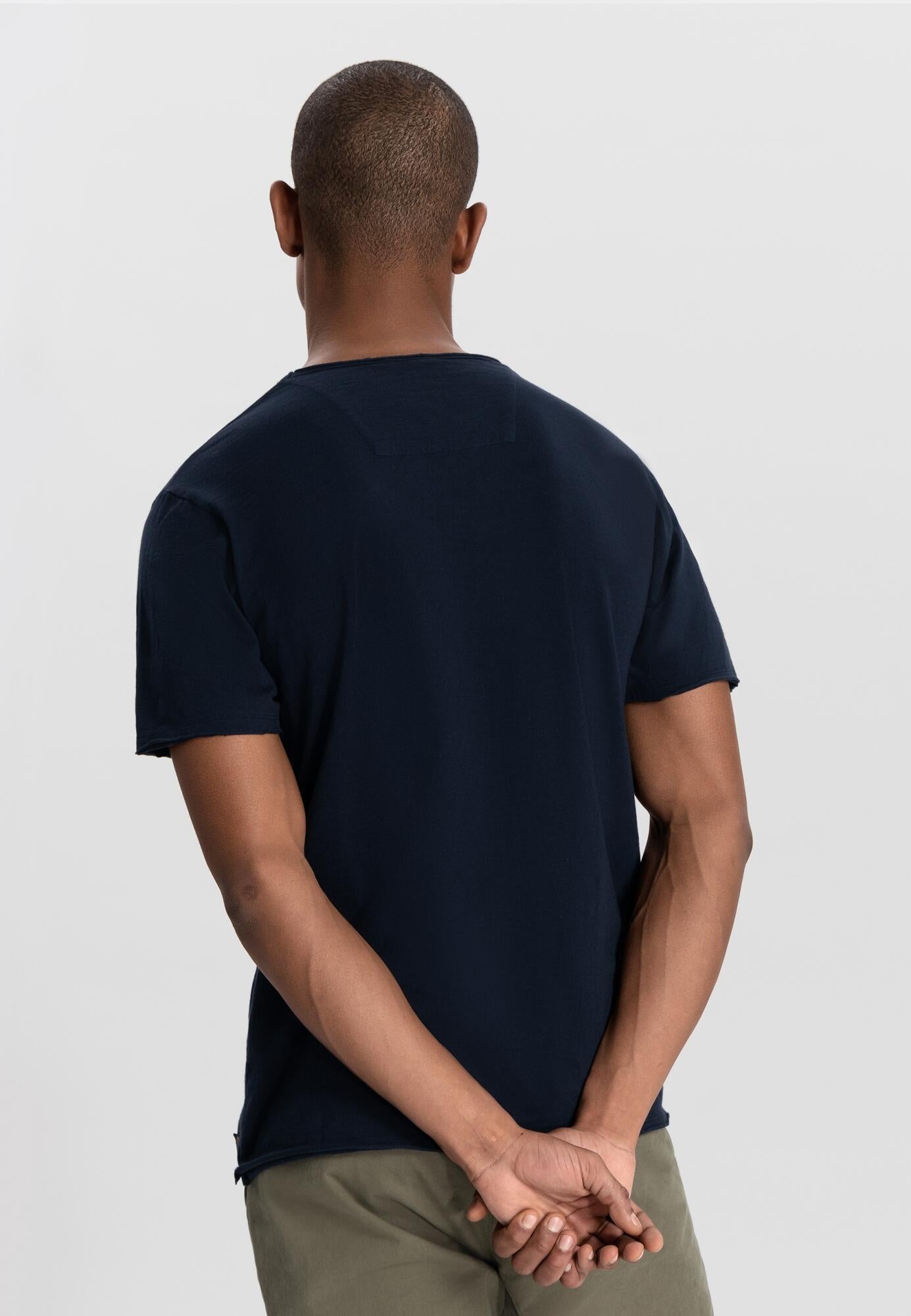 T-Shirt aus Bio-Baumwolle - 649-Dk. Navy - Blau