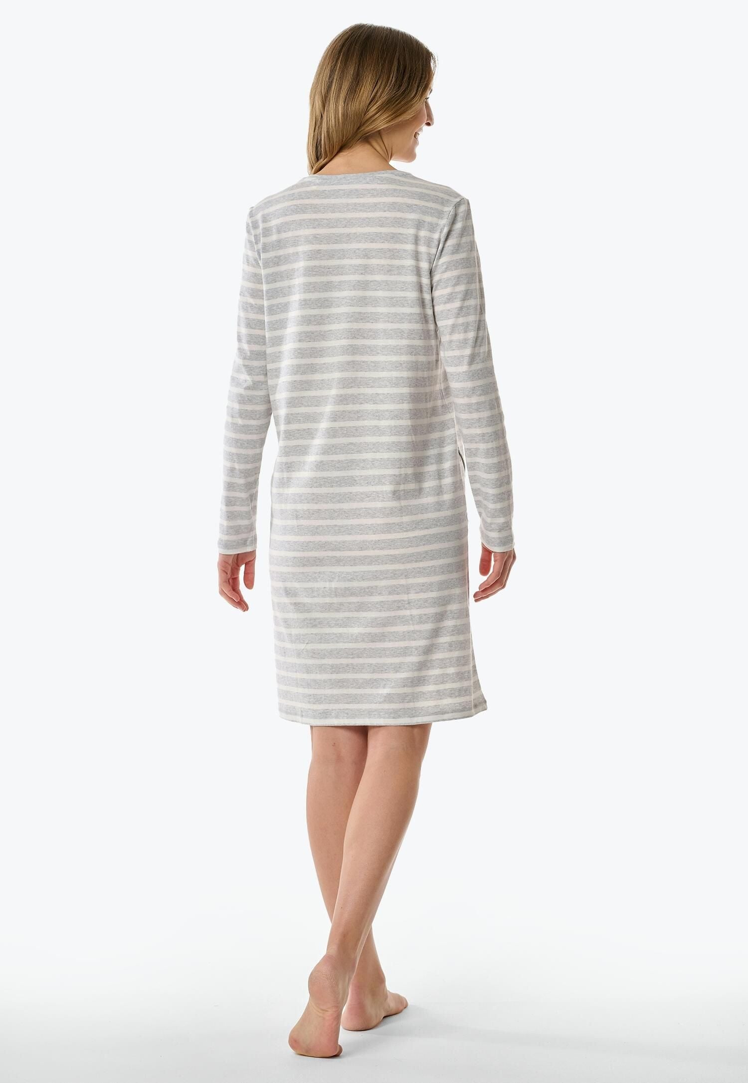 Langes gestreiftes Schlafshirt