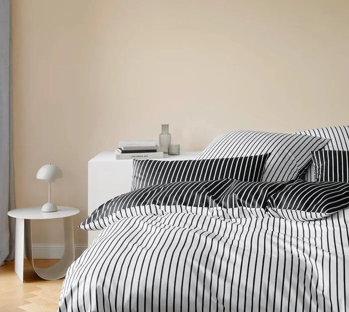 Bettwäsche LINED aus Mako-Satin
