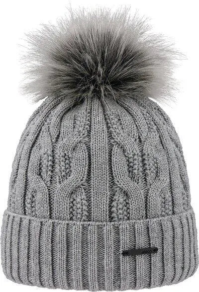Strickmütze mit Bommel