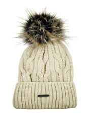 Strickmütze mit Bommel