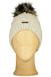 Strickmütze mit Bommel