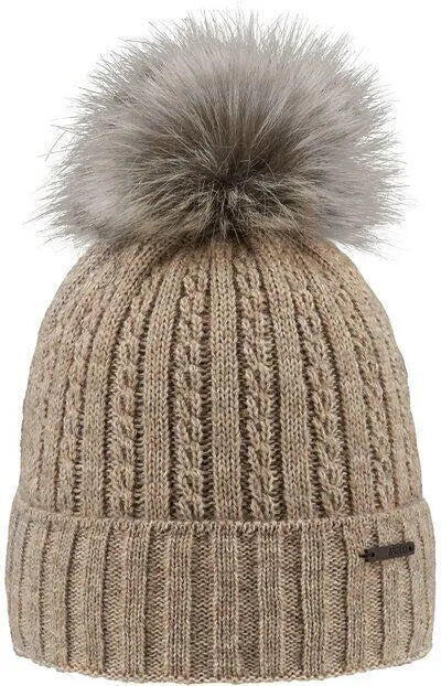 Strickmütze mit Bommel