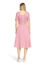 Cocktailkleid mit Spitzenstickerei