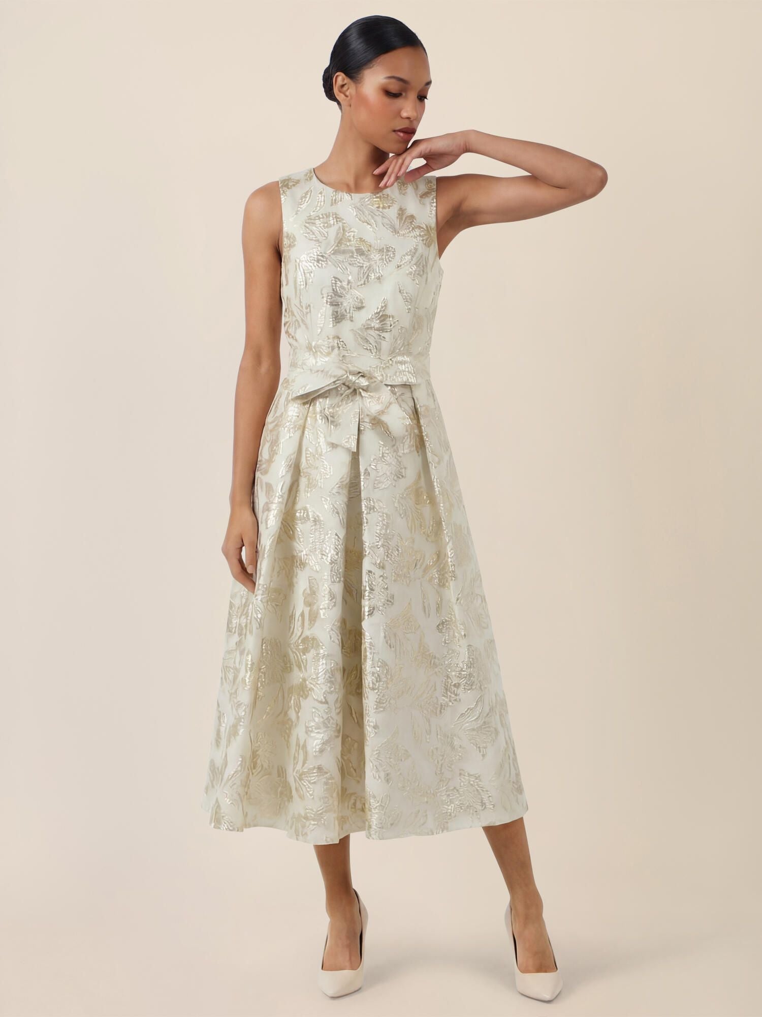 Abendkleid Midi mit schimmerndem Strukturmuster
