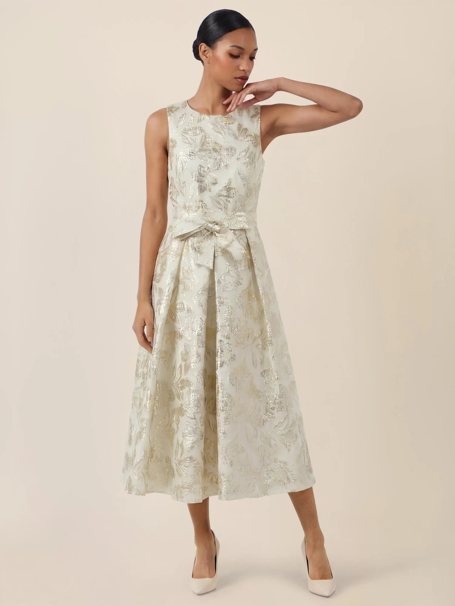 Abendkleid Midi mit schimmerndem Strukturmuster