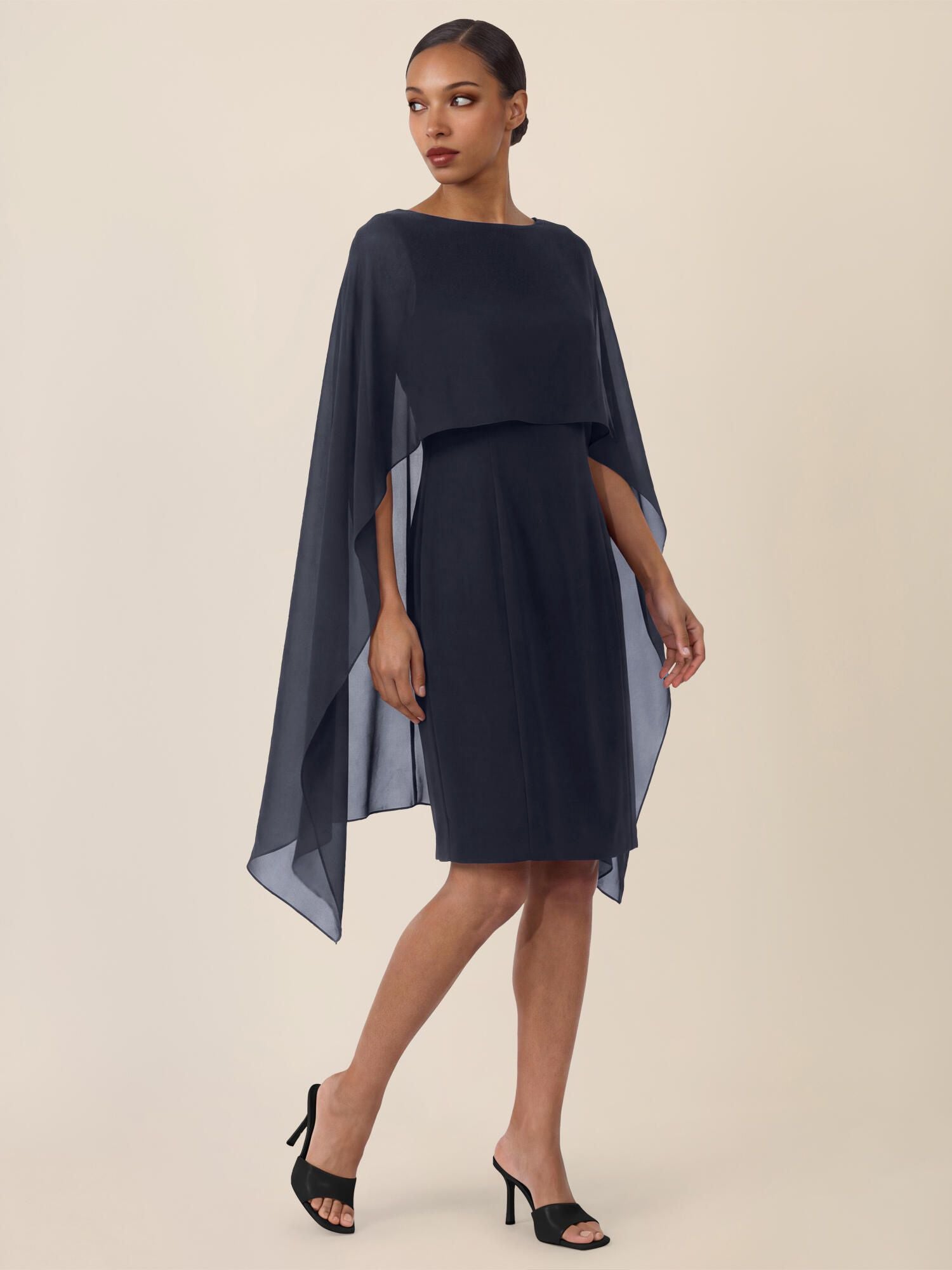 Etuikleid Mini mit Chiffonstola