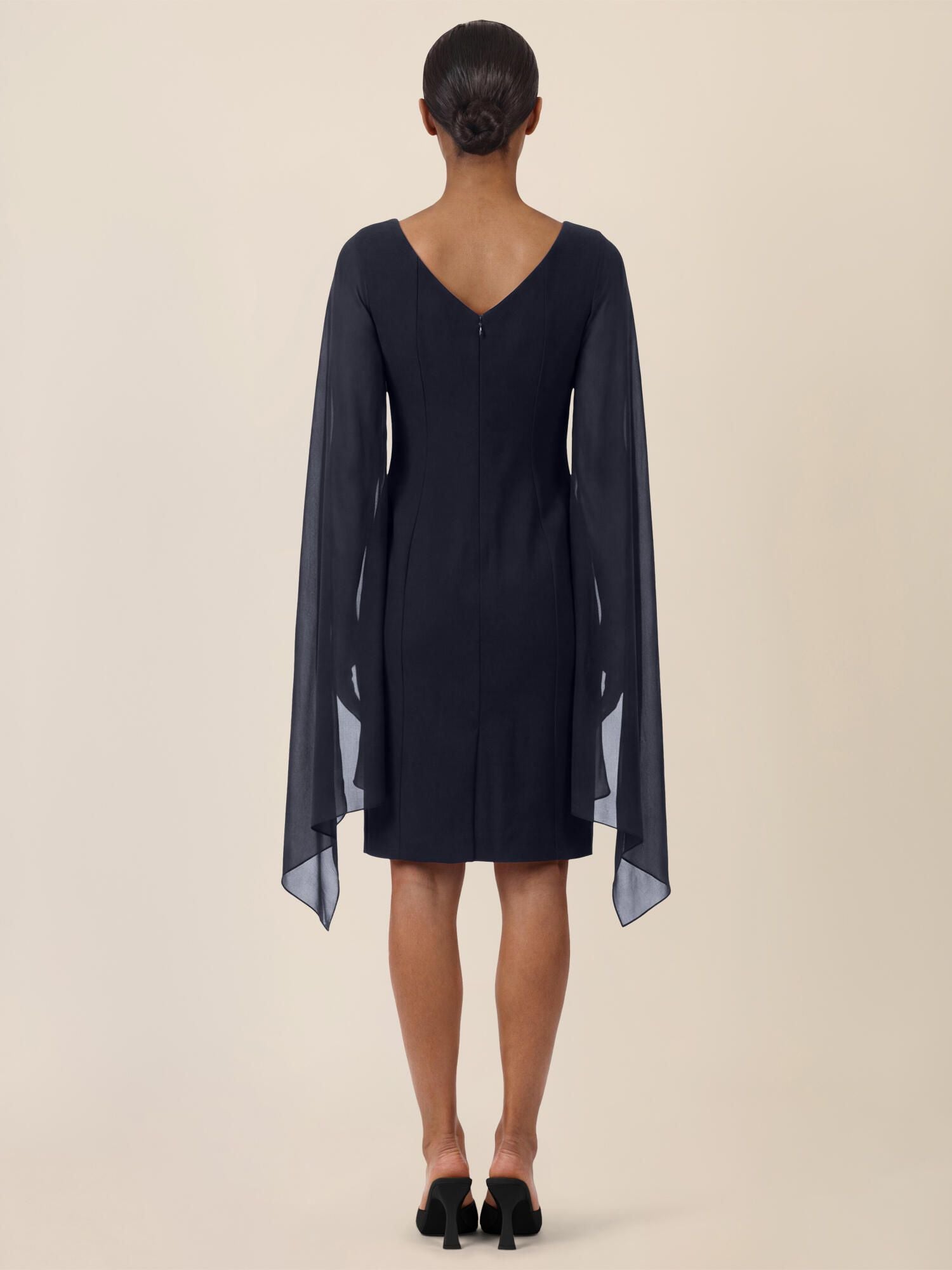 Etuikleid Mini mit Chiffonstola