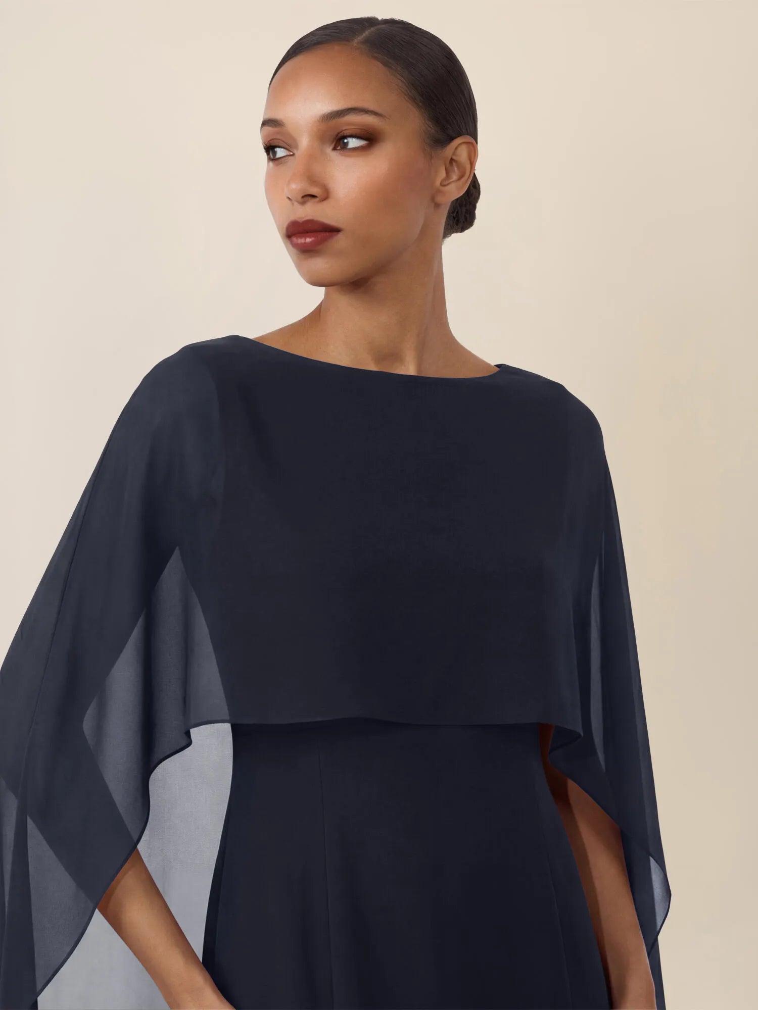 Etuikleid Mini mit Chiffonstola