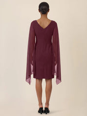 Etuikleid mit Chiffonstola