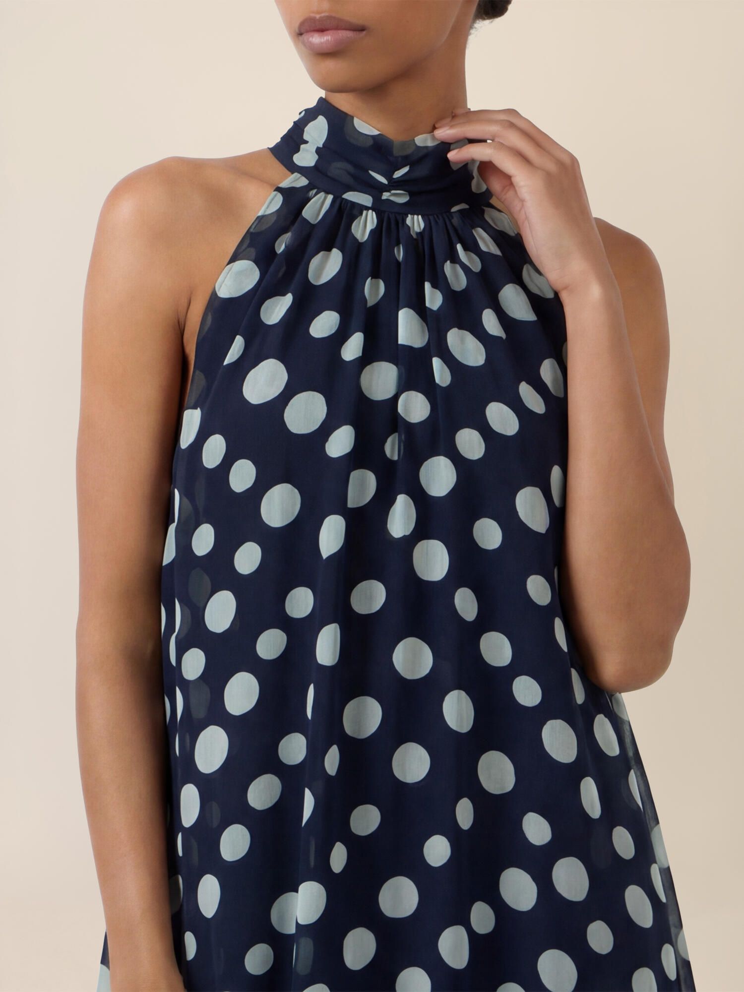 Neckholderkleid Maxi mit Volantsaum