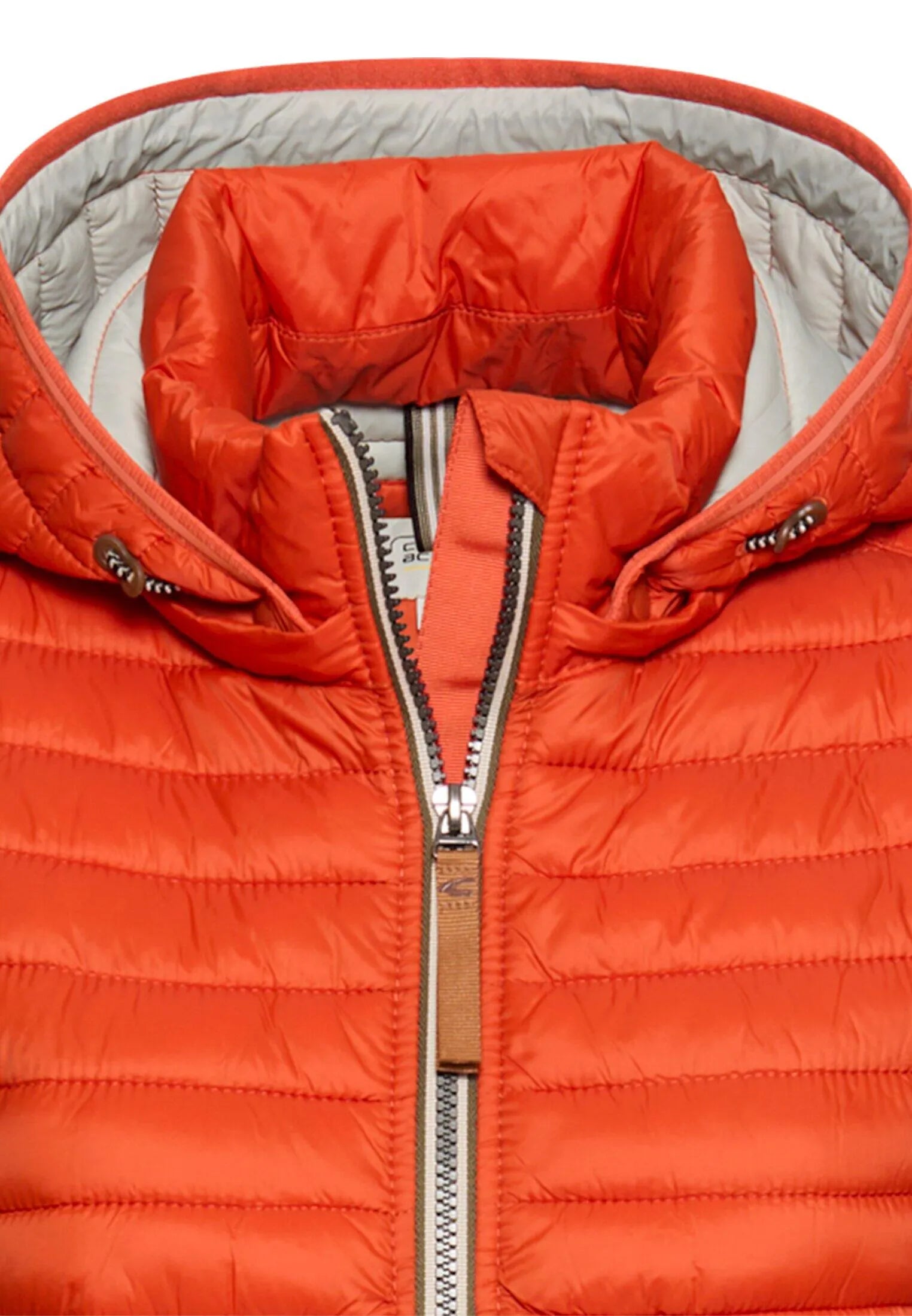 Steppjacke mit abnehmbarer Kapuze