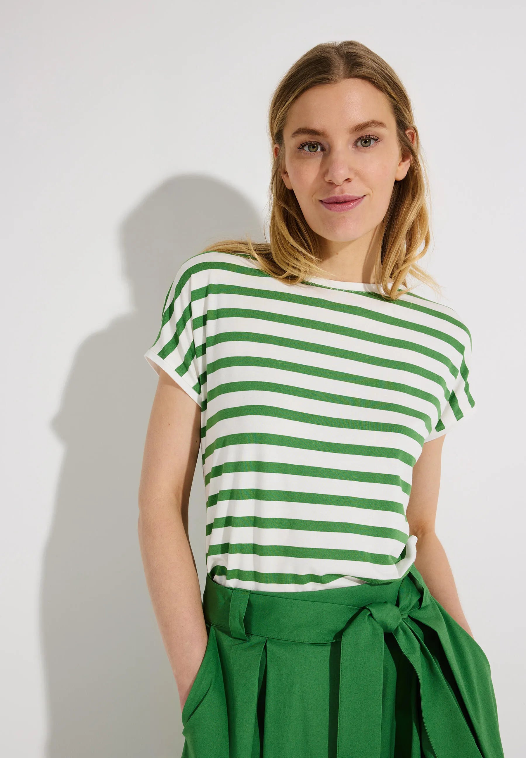 T-Shirt gestreift aus Viskose