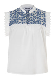 Bluse mit Stickereien