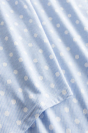 Gepunktetes Schlafkleid