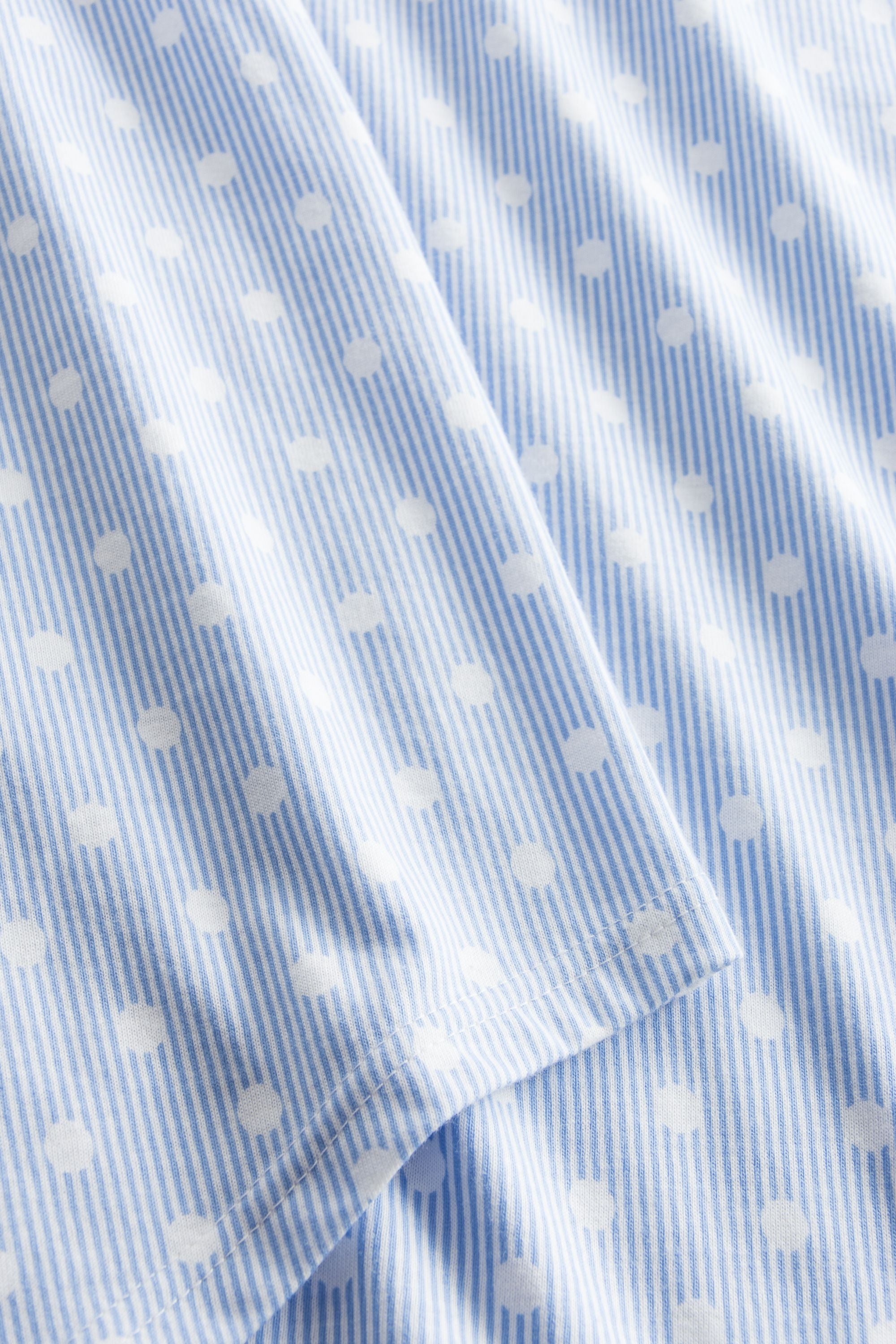 Gepunktetes Schlafkleid