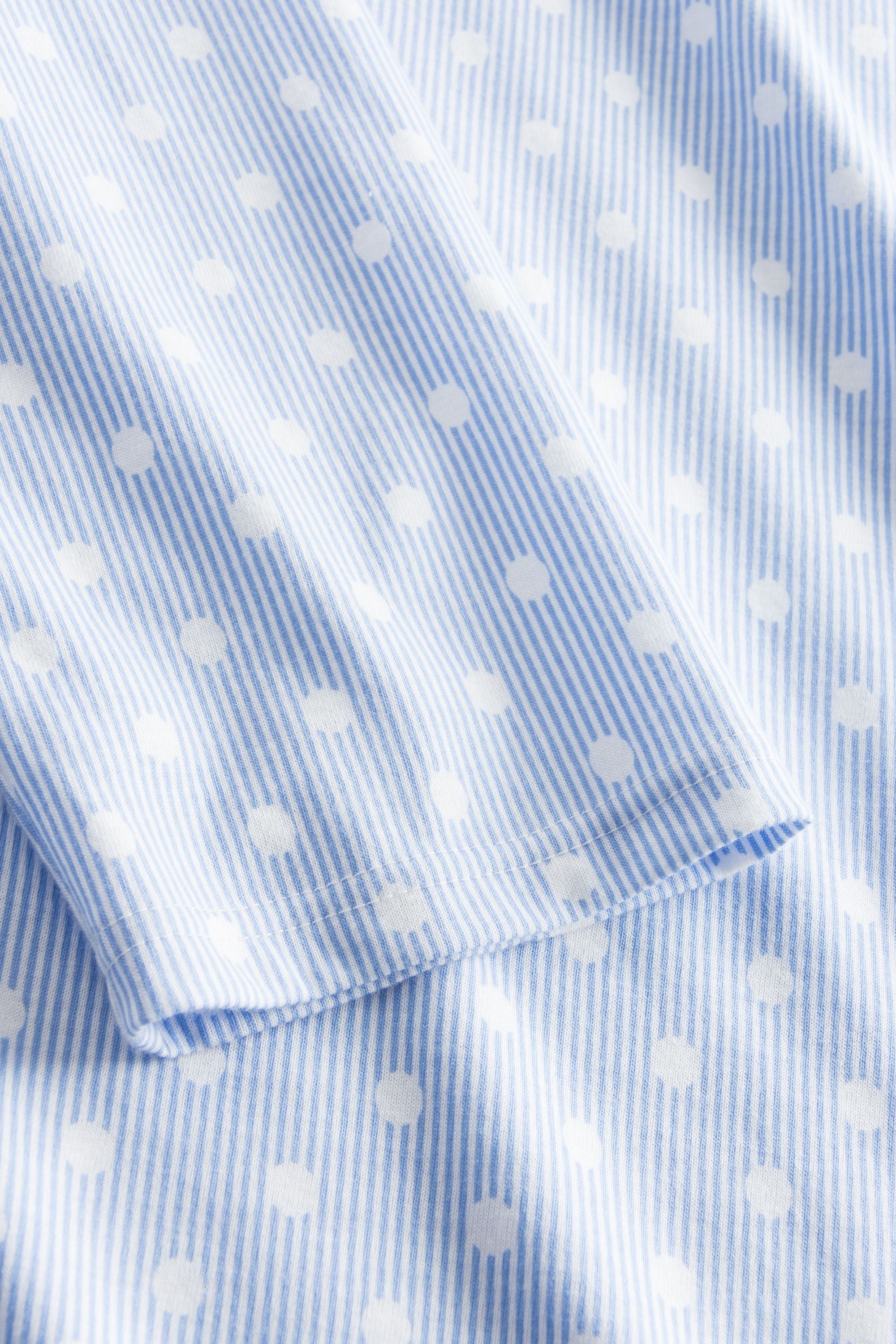 Gepunktetes Schlafkleid