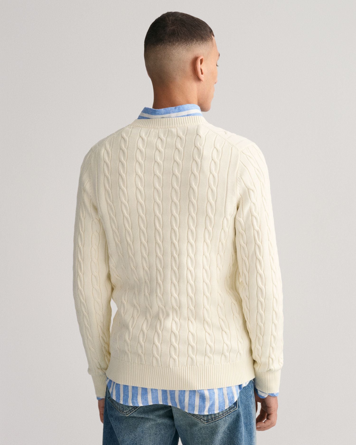 Strickpullover mit Zopfmuster