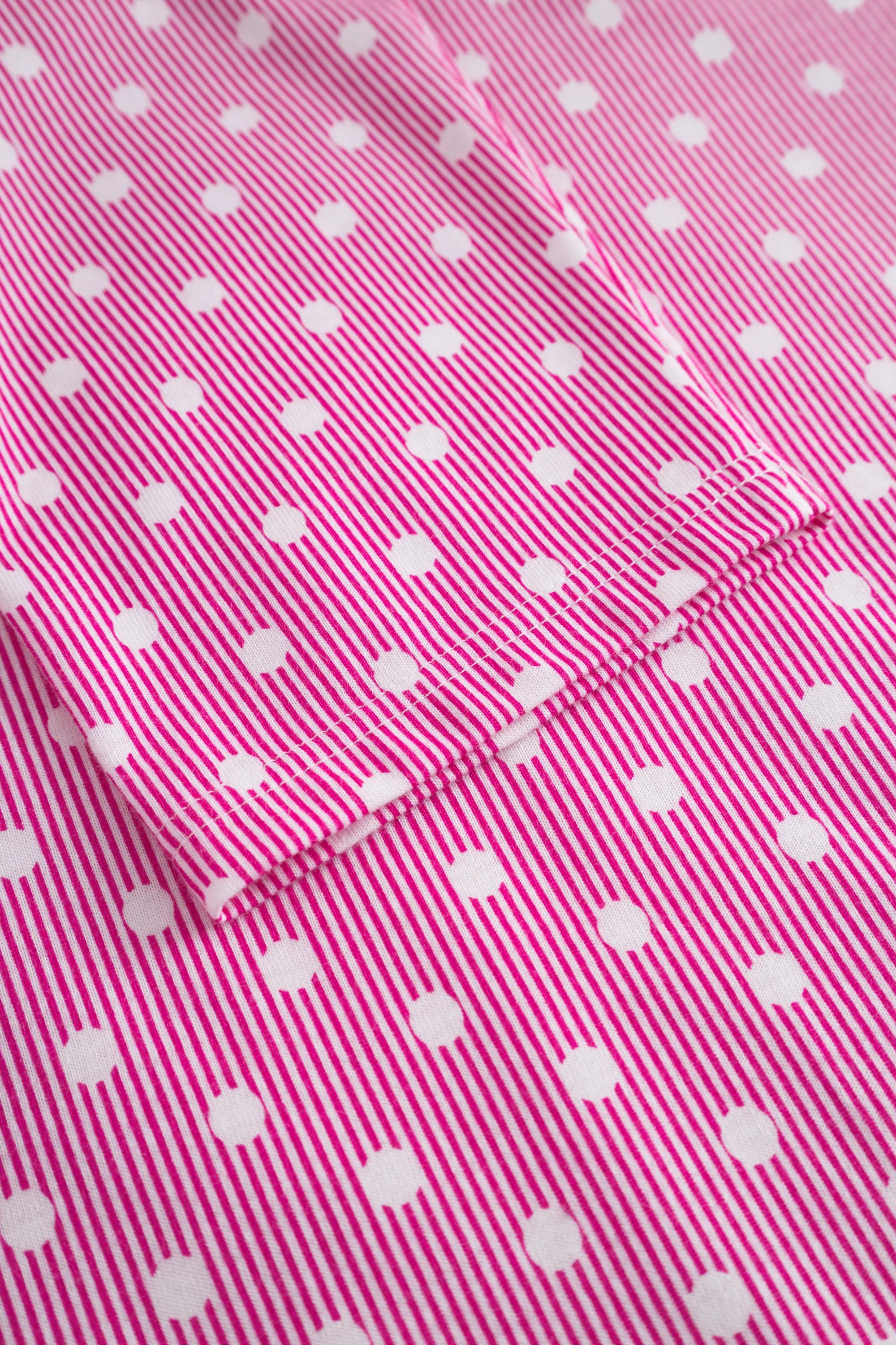 Gepunktetes Schlafkleid