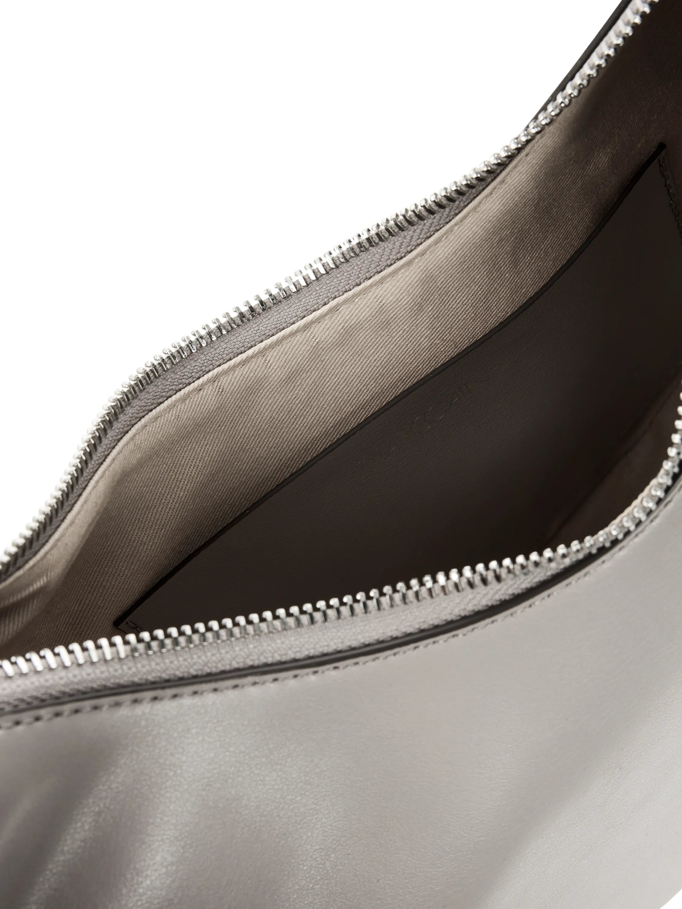 Schultertasche in Halbmondfrom