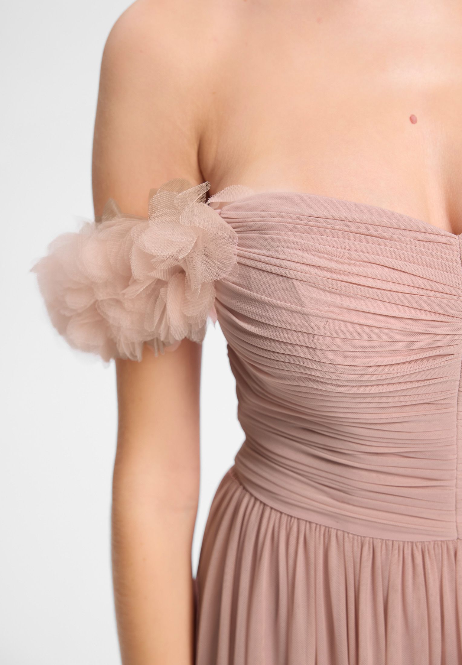 Off-Shoulder Abendkleid mit Blumenapplikation