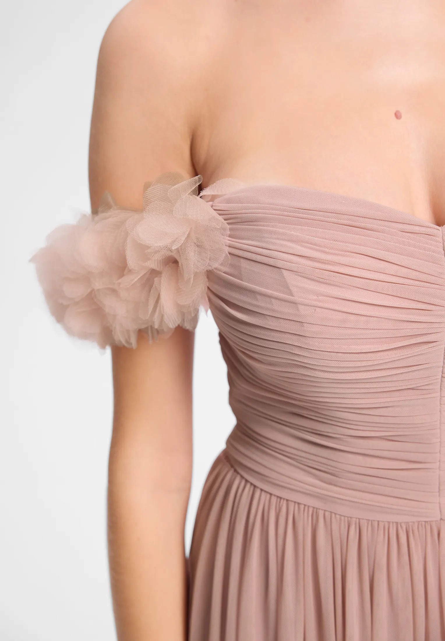 Off-Shoulder Abendkleid mit Blumenapplikation