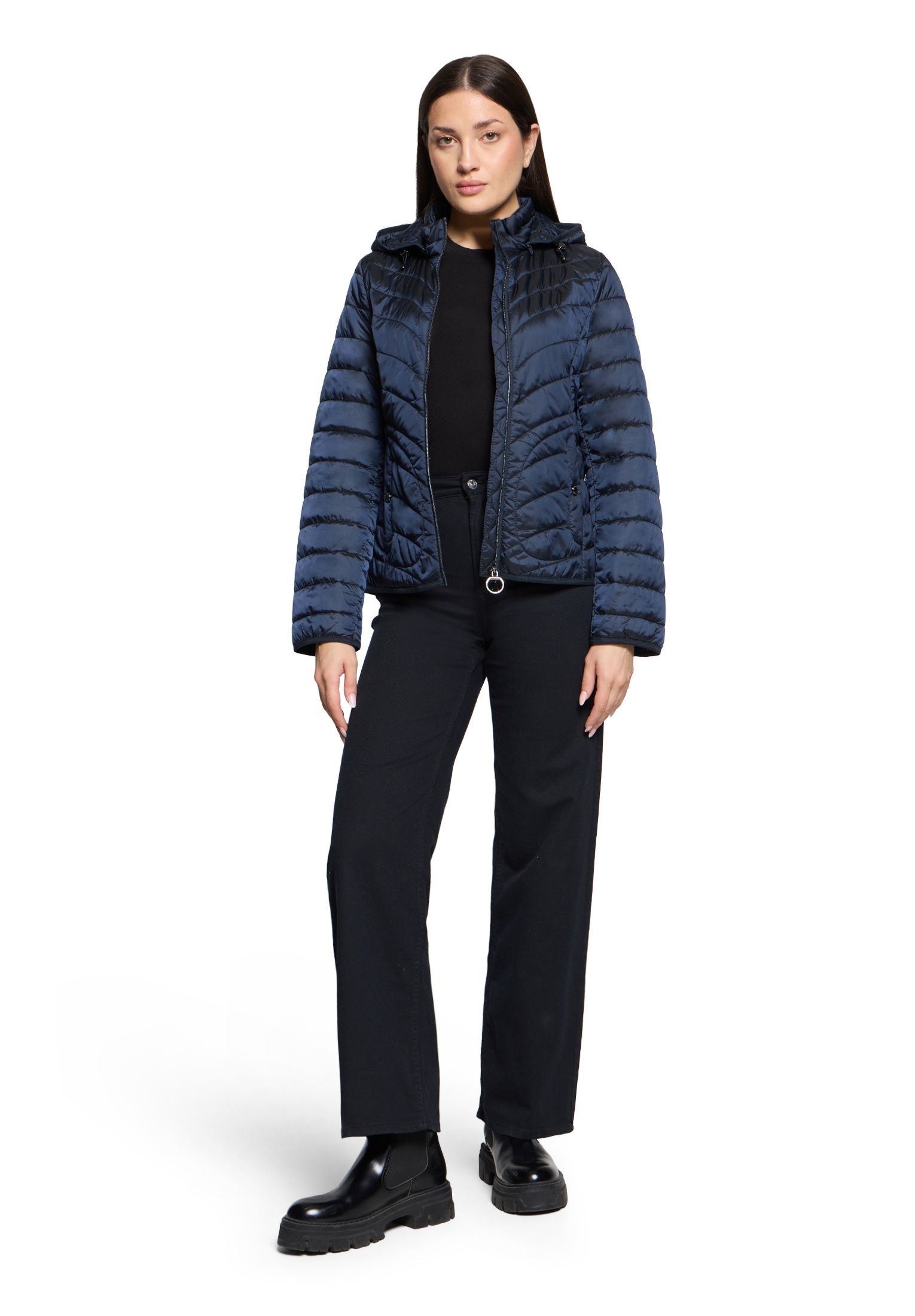 Steppjacke mit abnehmbarer Kapuze