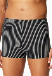 Badehose mit Bein
