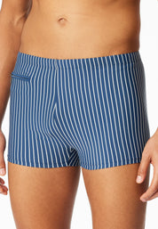 Badehose mit Bein
