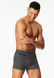 Badehose mit Bein