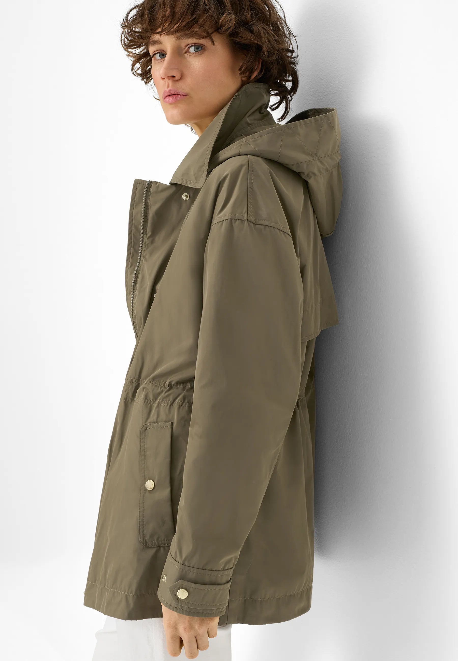Kurzparka mit Kapuze