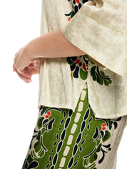 Bluse mit Leo-Hibiskus-Print
