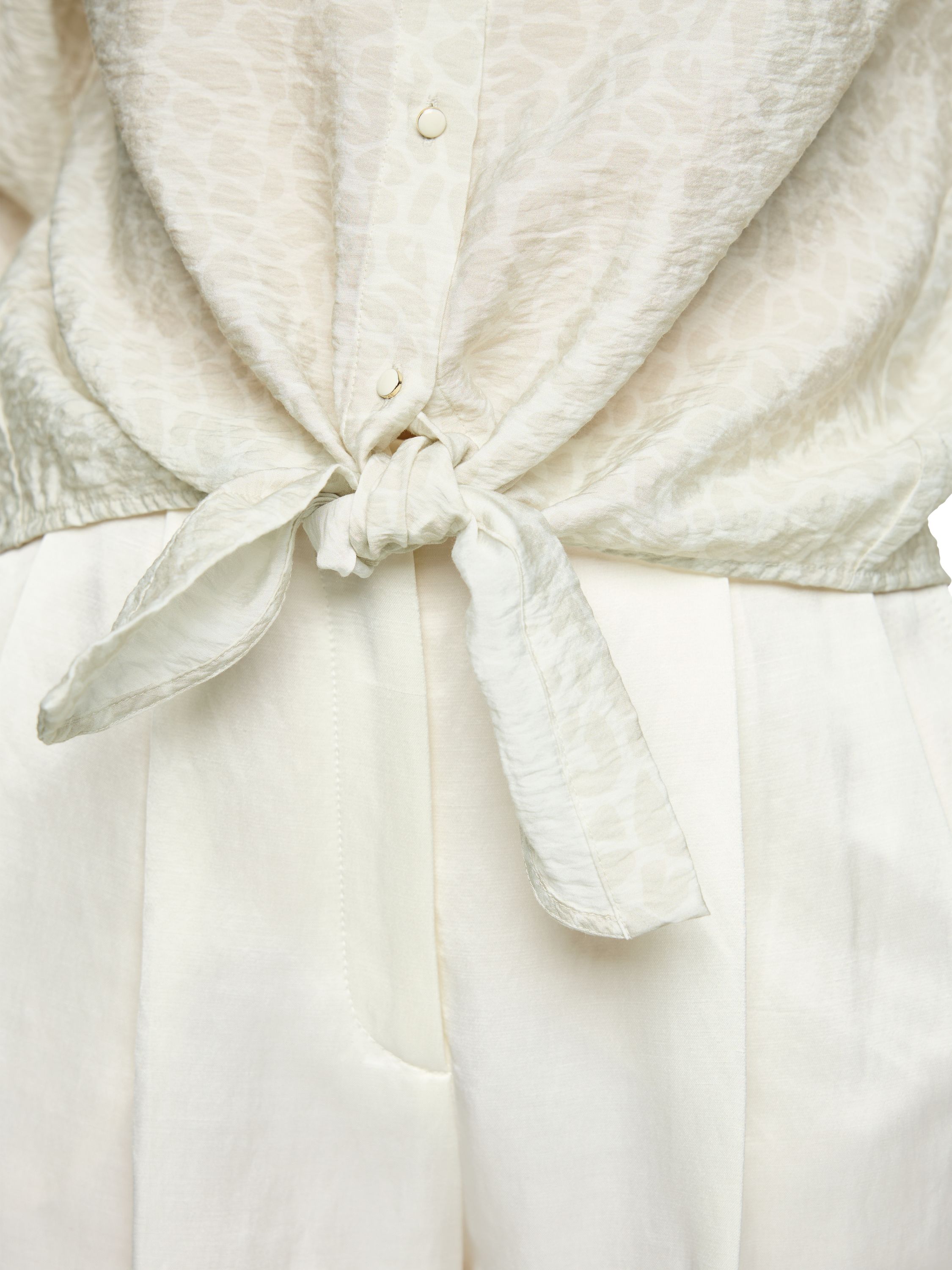 Bluse mit Knotendetail