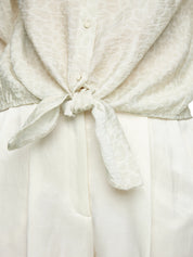 Bluse mit Knotendetail