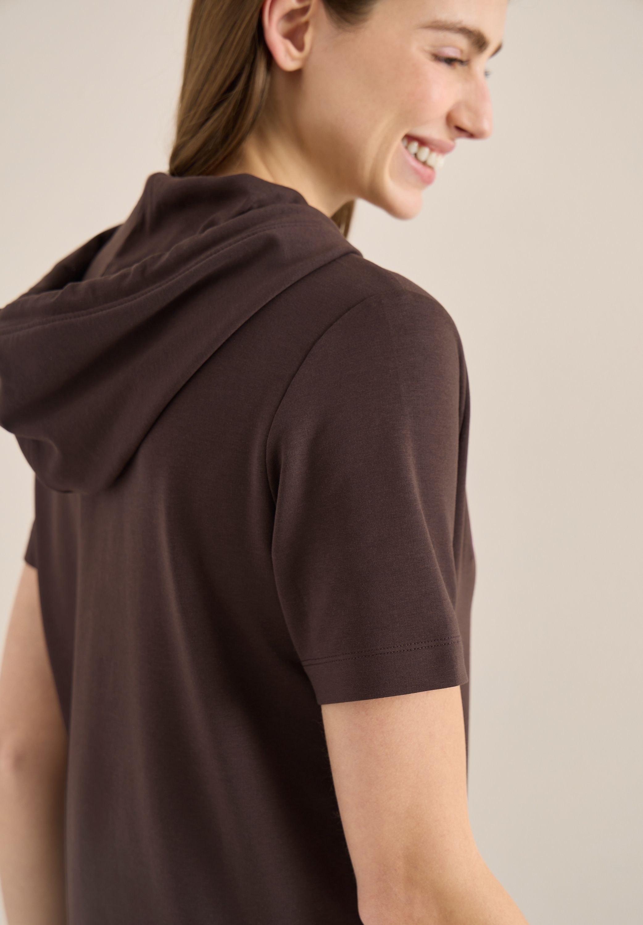 T-Shirt Regular Fit mit Kapuze