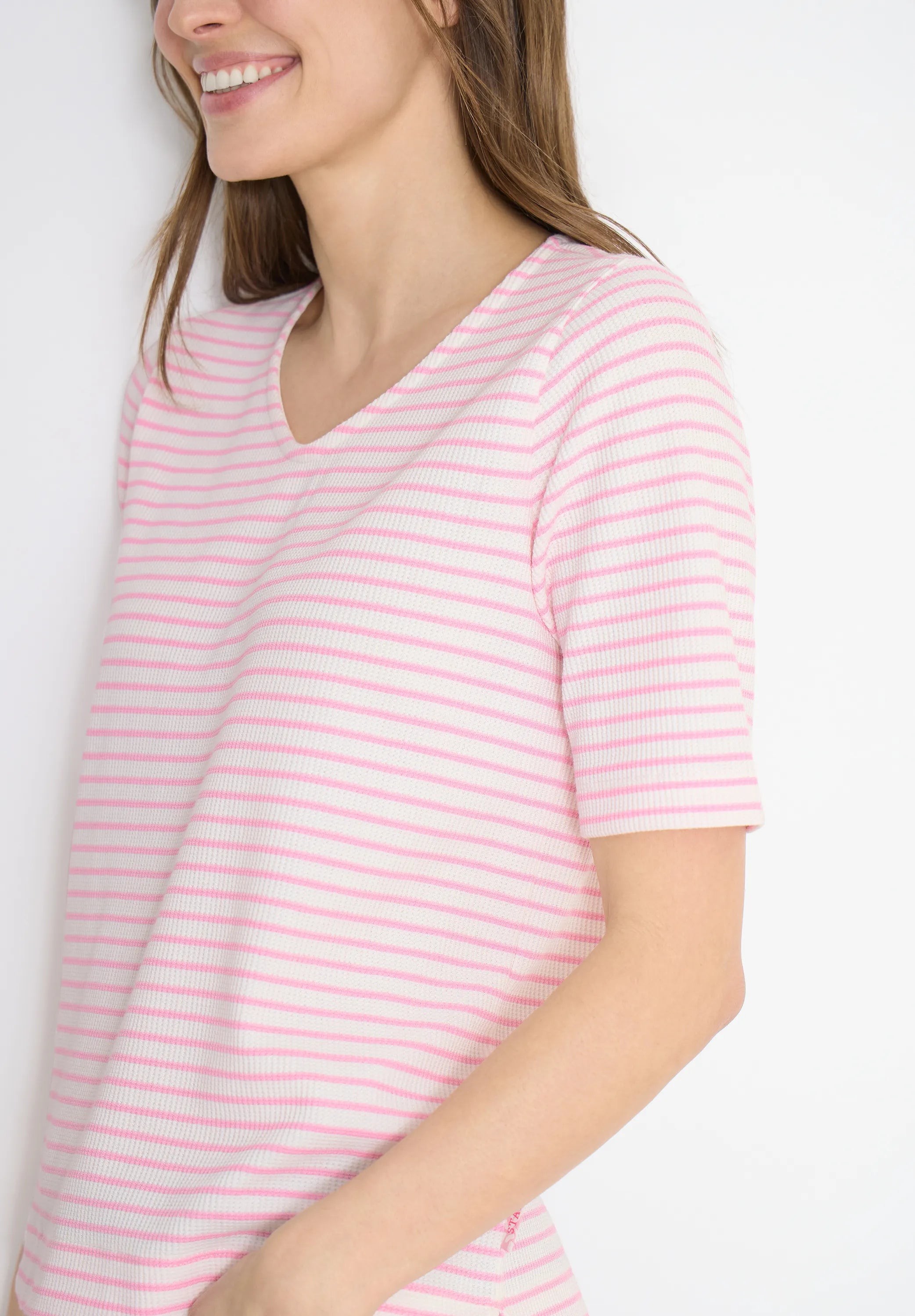 T-Shirt mit gerundetem V-Ausschnitt