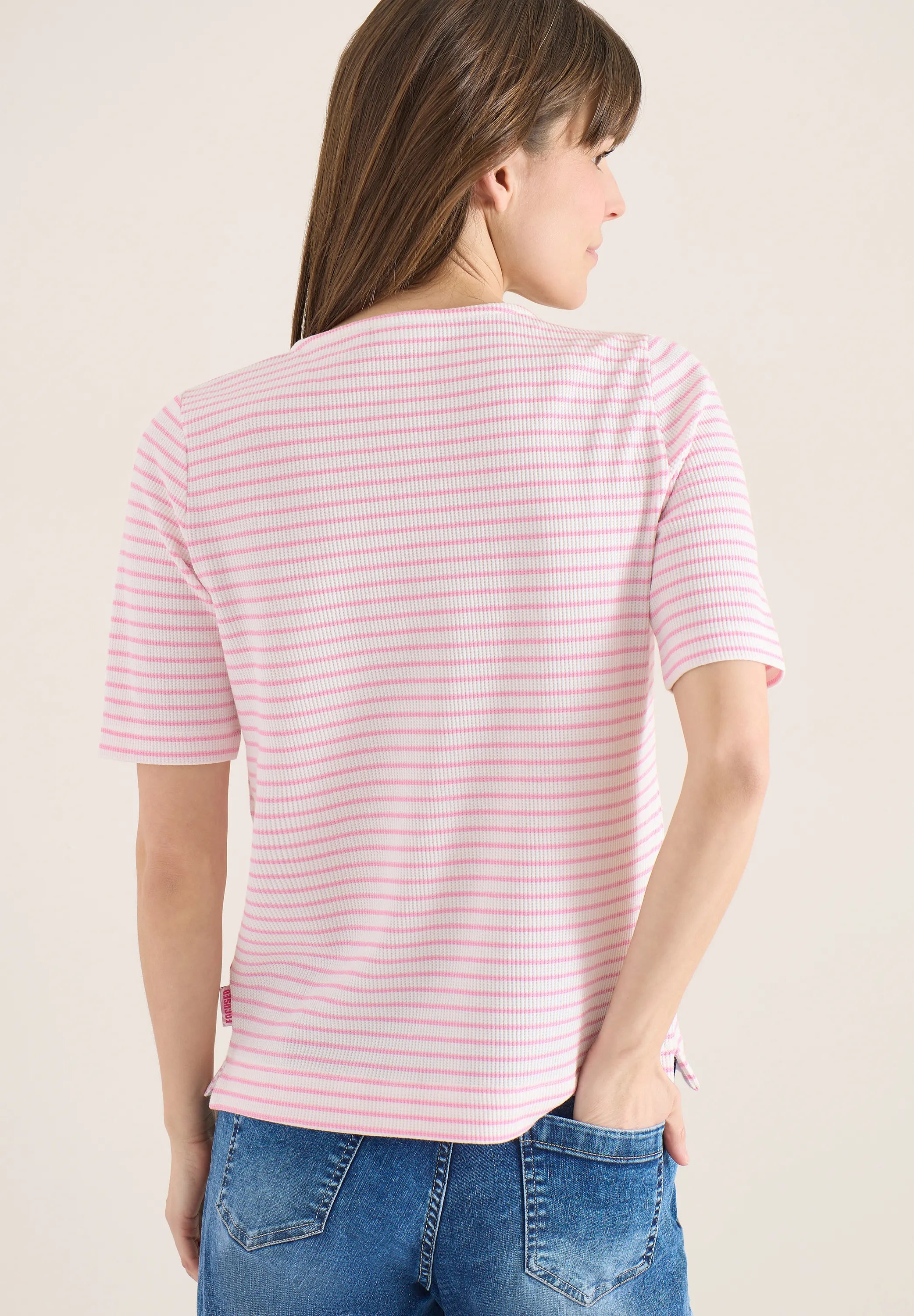 T-Shirt mit gerundetem V-Ausschnitt
