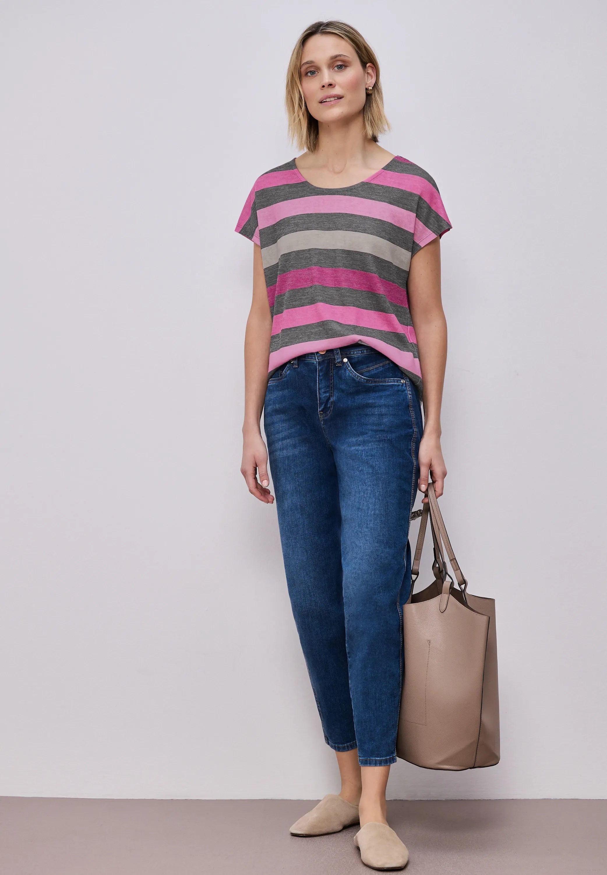 T-Shirt mit gerundetem V-Neck