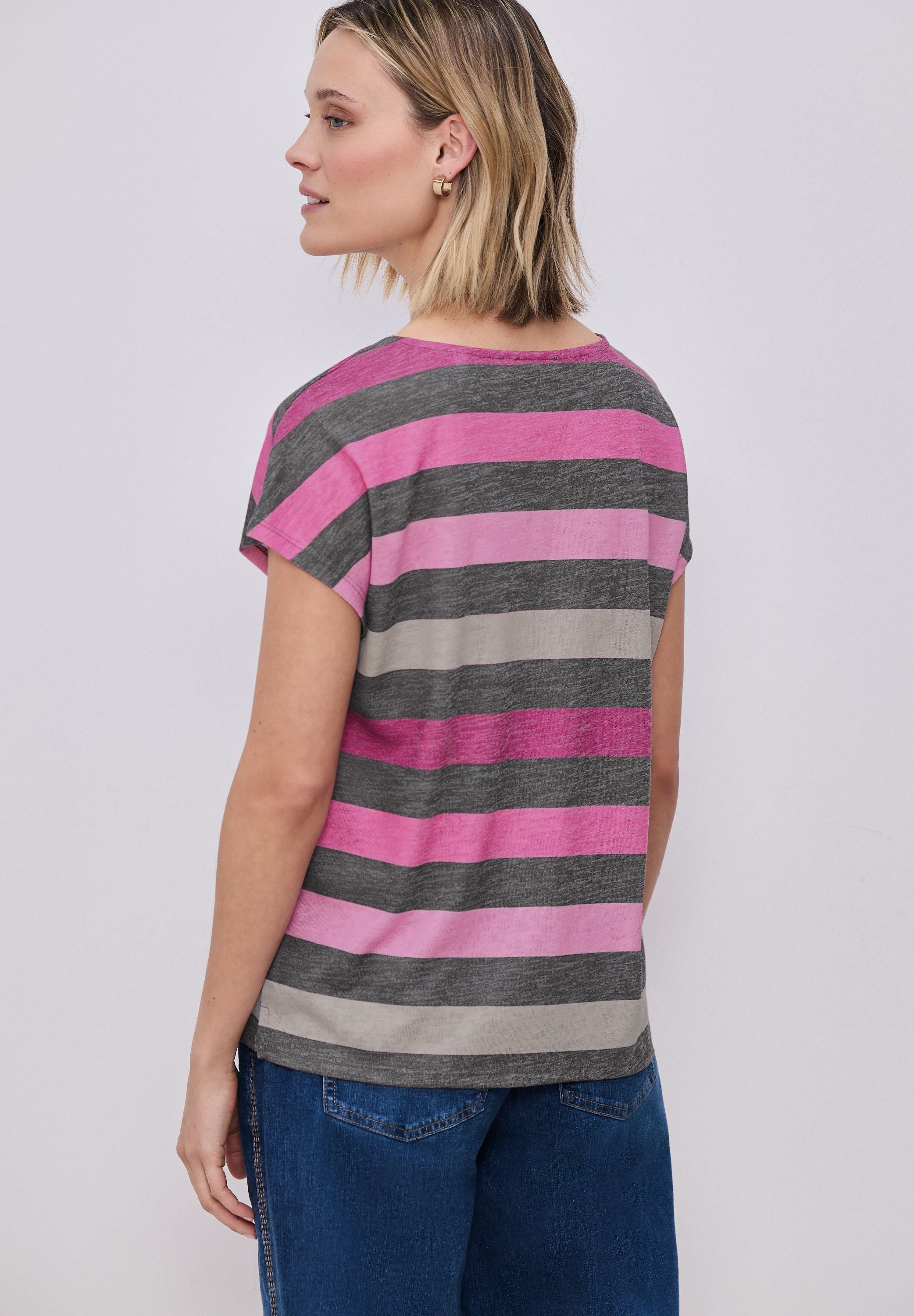 T-Shirt mit gerundetem V-Neck